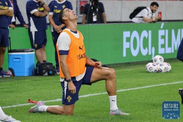 开云体育-足球丨世预赛:葡萄牙队备战